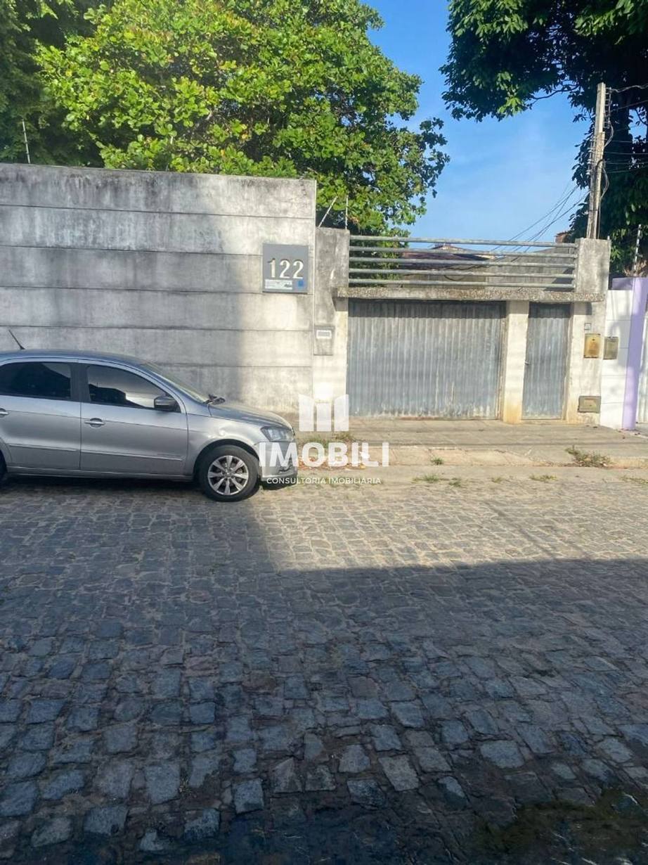 Casa ampla com 3 quartos no Farol
